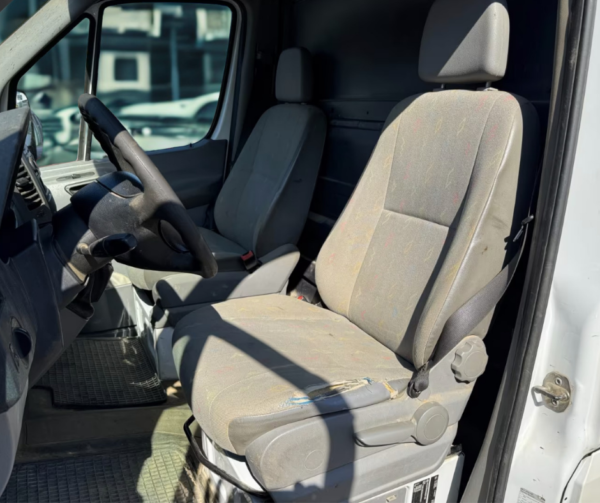 Volkswagen Crafter Kasten Phase 1 30 L2H2 – 2.5 TDI – Réf. C10