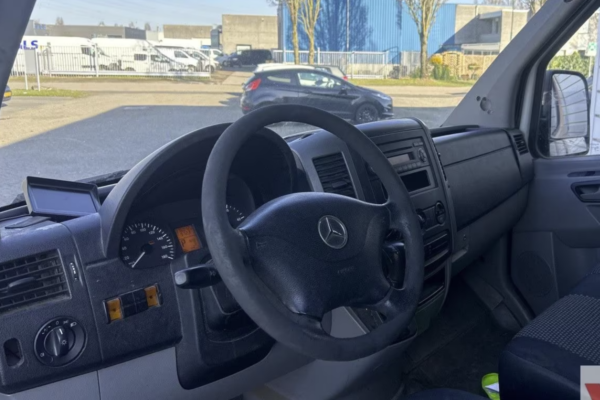 6 Mercedes-Benz Sprinter 311 2.2 CDI 366 – BVA – 2008 SPR-0011