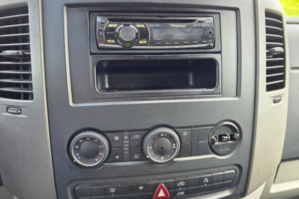 Volkswagen Crafter L2H2 2.5 TDI 109 ch –  Vitre – Climatisation CRF-0008
