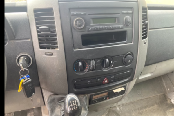 8 Volkswagen Crafter 35 L2H1 2.5 TDI 109 ch CRF-0010